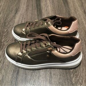 C Guimarães Sneakers - Side Zipper & White Platform Sole - Women's EU 38 US 7.5